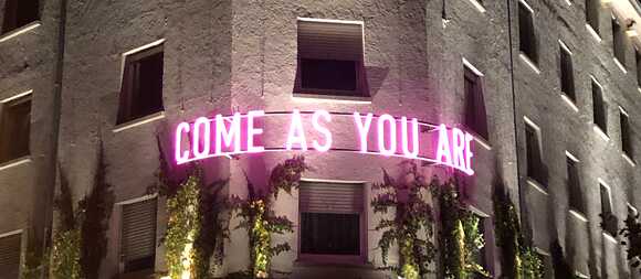 A neon sign in the hip Junbusch district. 