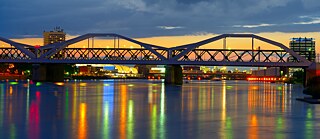 A friendly rivalry between neighbours: if you believe Mannheim residents, there is no point in crossing the bridge to Ludwigshafen. 