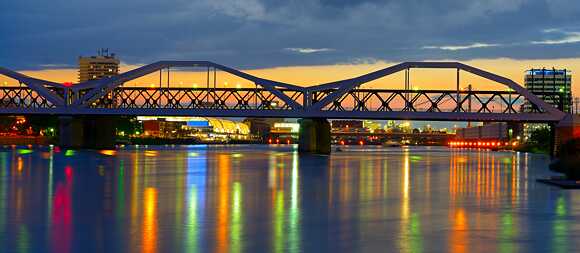 Die Brücke nach Ludwigshafen 