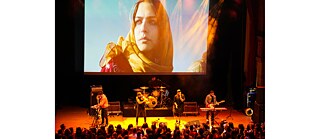 Die libanesische Indie-Rock-Band Mashrou’ Leila beim Enjoy Jazz 2018: Seit über 21 Jahren bringt das Festival internationale Künstler*innen nach Mannheim, Heidelberg und Ludwigshafen.