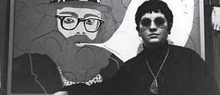 Ulrike Ottinger vor ihrem Bild „Allen Ginsberg“, Paris, 1966