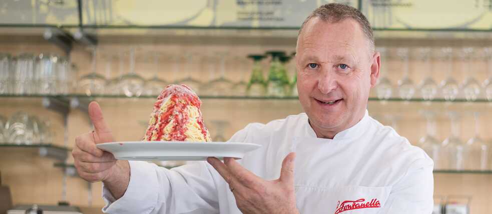 Vanilleeis aus der Spätzlepresse: Dario Fontanellas Eiskreation, das Spaghetti-Eis, hat ganze Generationen geprägt.