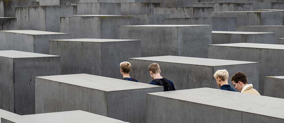 Erinnerung: Das Denkmal für die ermordeten Juden Europas – Holocaust-Mahnmal in Berlin, Deutschland