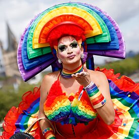 Nicht nur Dom und Karneval – Köln gilt auch als Hochburg schwul-lesbischen Lebens: Teilnehmer am Christopher-Street-Day-Straßenfest 2019.