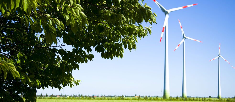 Nachhaltig ausgerichtete Banken investieren beispielsweise in Windparks. 