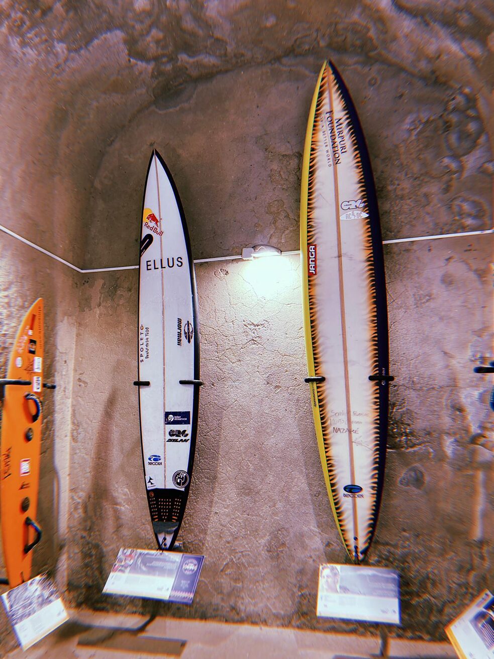 Die ausgestellten Surfbretter