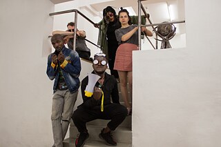 Orakle Ngoy, Matti Schulz, Chris Shongo, Wilfried Luzele Vuvu (Lova Lova) und Lucile de Witt in Berlin für das Projekt „Yambi – Our House is Your House“, 2019