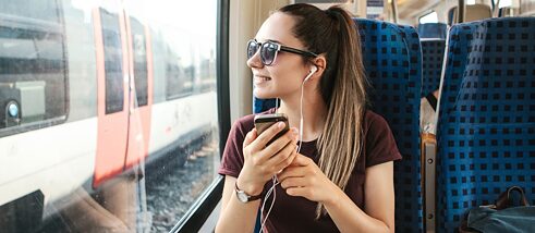 Podcasts sorgen auch bei Bahnfahrten für kurzweilige Unterhaltung