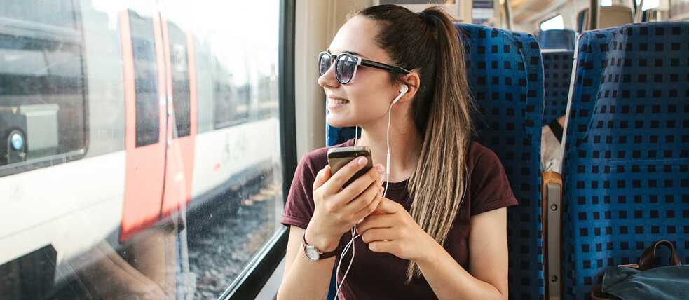 Podcasts sorgen auch bei Bahnfahrten für kurzweilige Unterhaltung