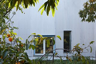 Das Friendly Duck House hat eine neue Außenverkleidung erhalten. &copy; Foto: © Geun-young Lee Das Friendly Duck House hat eine neue Außenverkleidung erhalten.