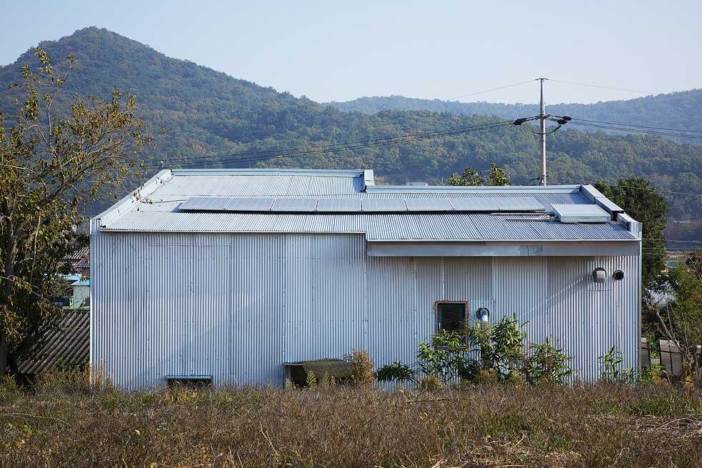 Die Solarkollektoren des Friendly Duck House liefern elektrische Energie.