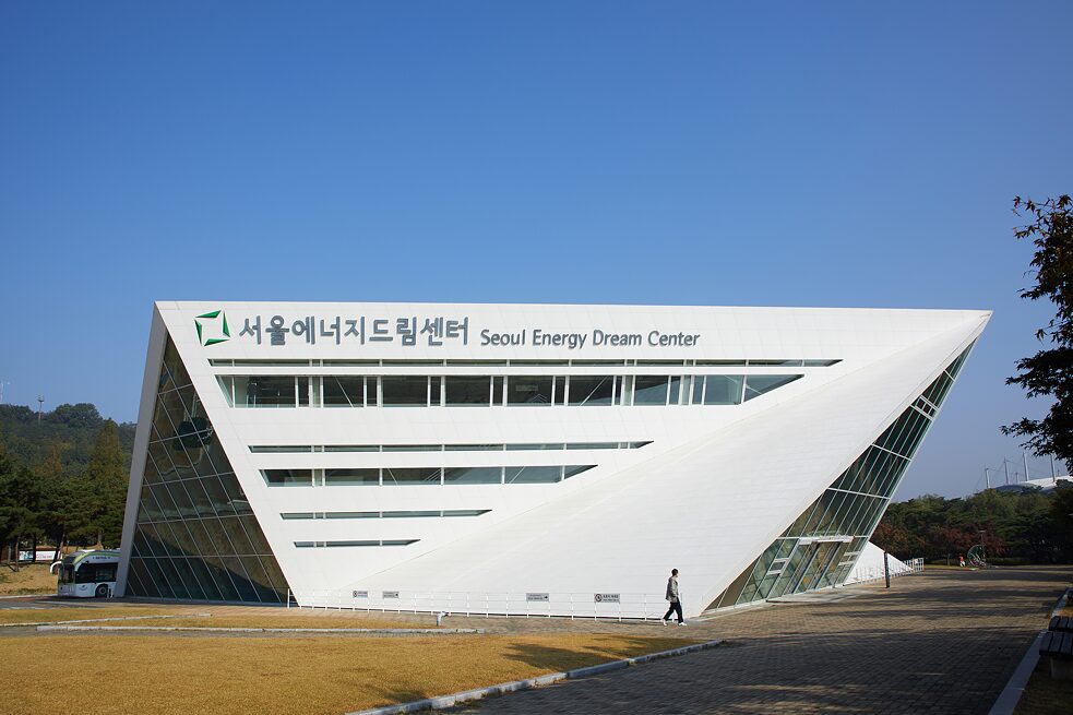 Das Seoul Energy Dream Center ist das erste energieautonome, umweltfreundliche öffentliche Gebäude in Korea.