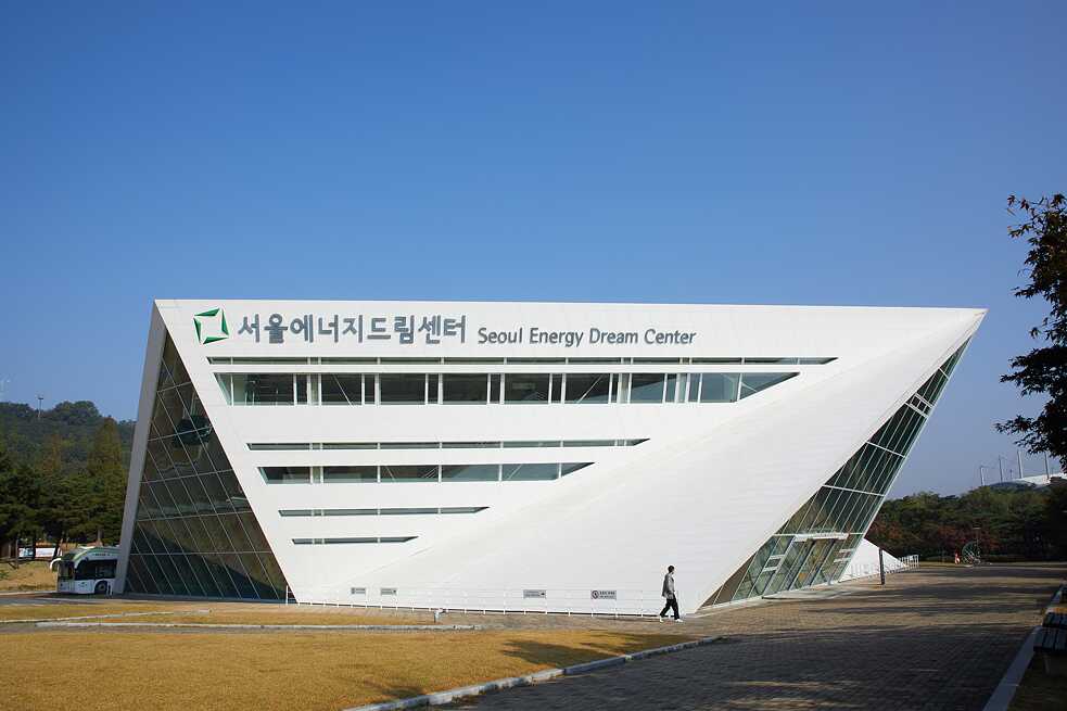 Das Seoul Energy Dream Center ist das erste energieautonome, umweltfreundliche öffentliche Gebäude in Korea.