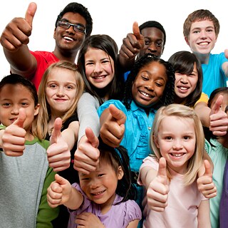 eine Gruppe von Kindern 