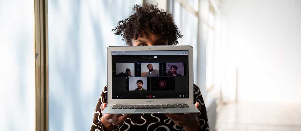 Virtual overcoming of boundaries 