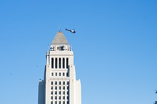 Das Rathaus von Los Angeles (Sicht vom Grand Park aus); im Rahmen des Projekts „Future Ancestral Monuments“, Teil der Veranstaltungsreihe „Yaangna, Beyond LA. Indigenous Frameworks“.