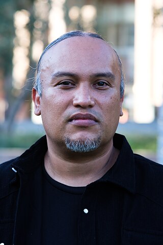 Joel Garcia im Gespräch im Grand Park; im Rahmen des Projekts „Future Ancestral Monuments“, Teil der Veranstaltungsreihe „Yaangna, Beyond LA. Indigenous Frameworks“.