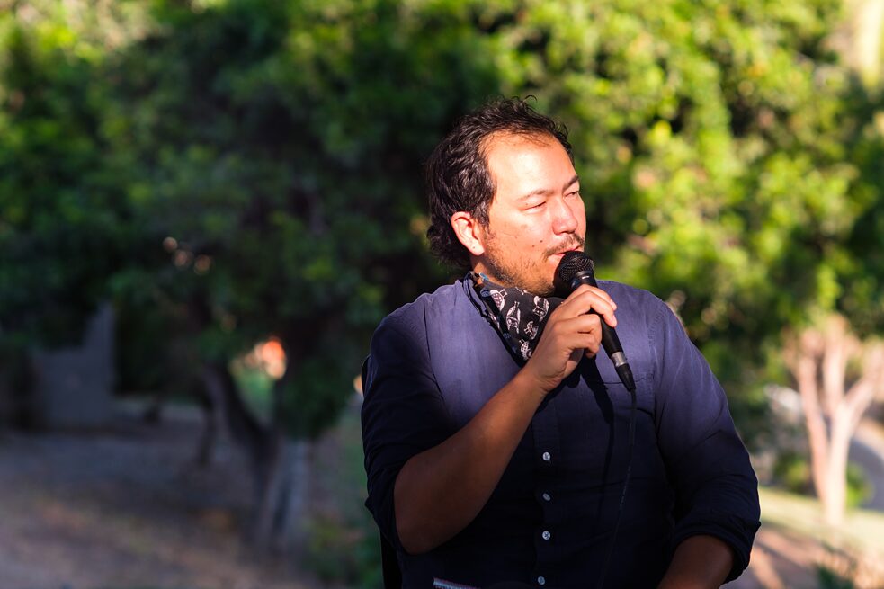 Rosten Woo im Gespräch im MacArthur Park; im Rahmen des Projekts „Civic Displace“, Teil der Veranstaltungsreihe „Yaangna, Beyond LA. Indigenous Frameworks“.
