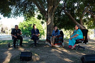 Joel Garcia, Rosten Woo, Pamela Villaseñor and Julia Bogany in discussion at MacArthur park for Civic Displace, part of the event series Yaangna, Beyond LA. Indigenous Frameworks. 