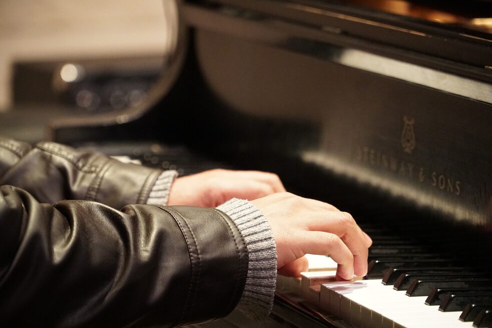 Le Steinway – Une cuisine pleine de pianos
