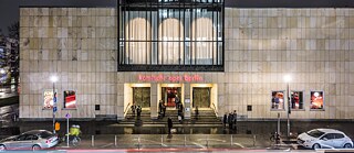 Komische Oper Berlin © Jan Windszu