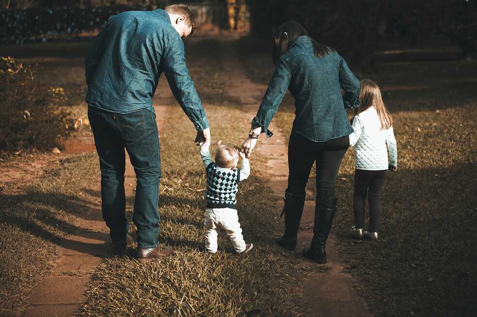 Familienmitglieder beschreiben, wie sehr sich der Charakter von Menschen verändert, die meinen, plötzlich die Wahrheit erkannt zu haben. 