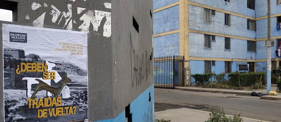 Latitude – “Museum Nullius”, poster intervention in public space by Natalia Rodríguez Ramírez, Lima, 2020, street view