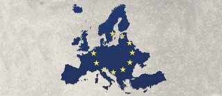 Blauw gekleurde kaart van Europa met sterren van Europa