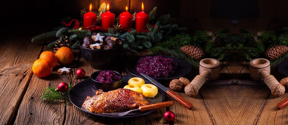Weihnachtsgans mit Rotkohl und Klößen