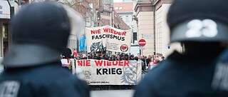 Counterdemonstration at a demonstration of the right-wing extremist “Freundeskreis Thüringen-Niedersachsen” (Thügida) group at Wilhelms Square in Göttingen on April 1, 2017. 