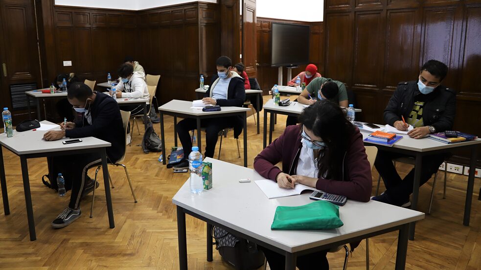 إجتيازت الدفعة الثالثة الإمتحانات الجزئية بنجاح و إستحقت علي إثرها فترة إجازة بجدارة. 