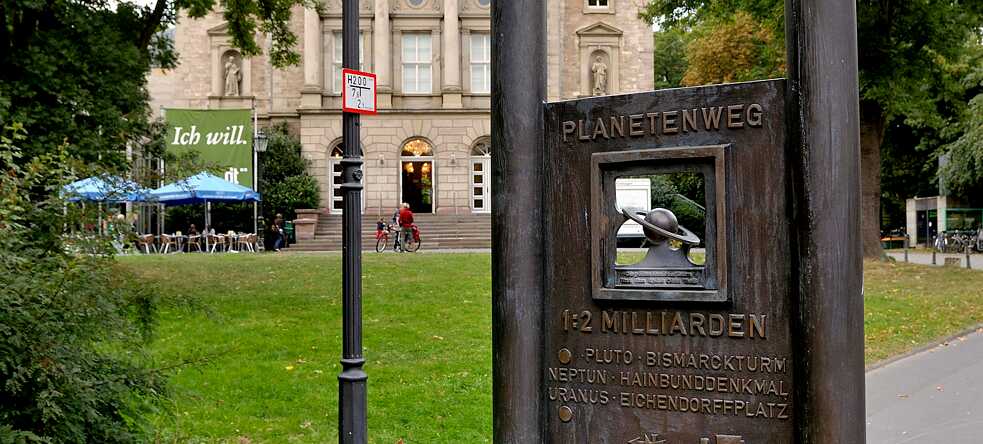 Der Planetenweg holt das Universum in Göttingens Innenstadt.