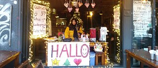 Ein vietnamesisches Restaurant in Prenzlauer Berg verkauft Glühwein und andere Weihnachtsleckereien