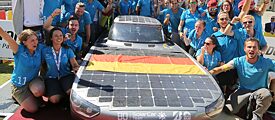 Studierende der Universität Bochum haben selbst ein solarbetriebenes Elektroauto entwickelt und gebaut und sind damit um die Welt gereist.
