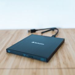 Externes CD/DVD-Laufwerk © © Pavlína Jáchimová / Goethe-Institut Externes CD/DVD-Laufwerk