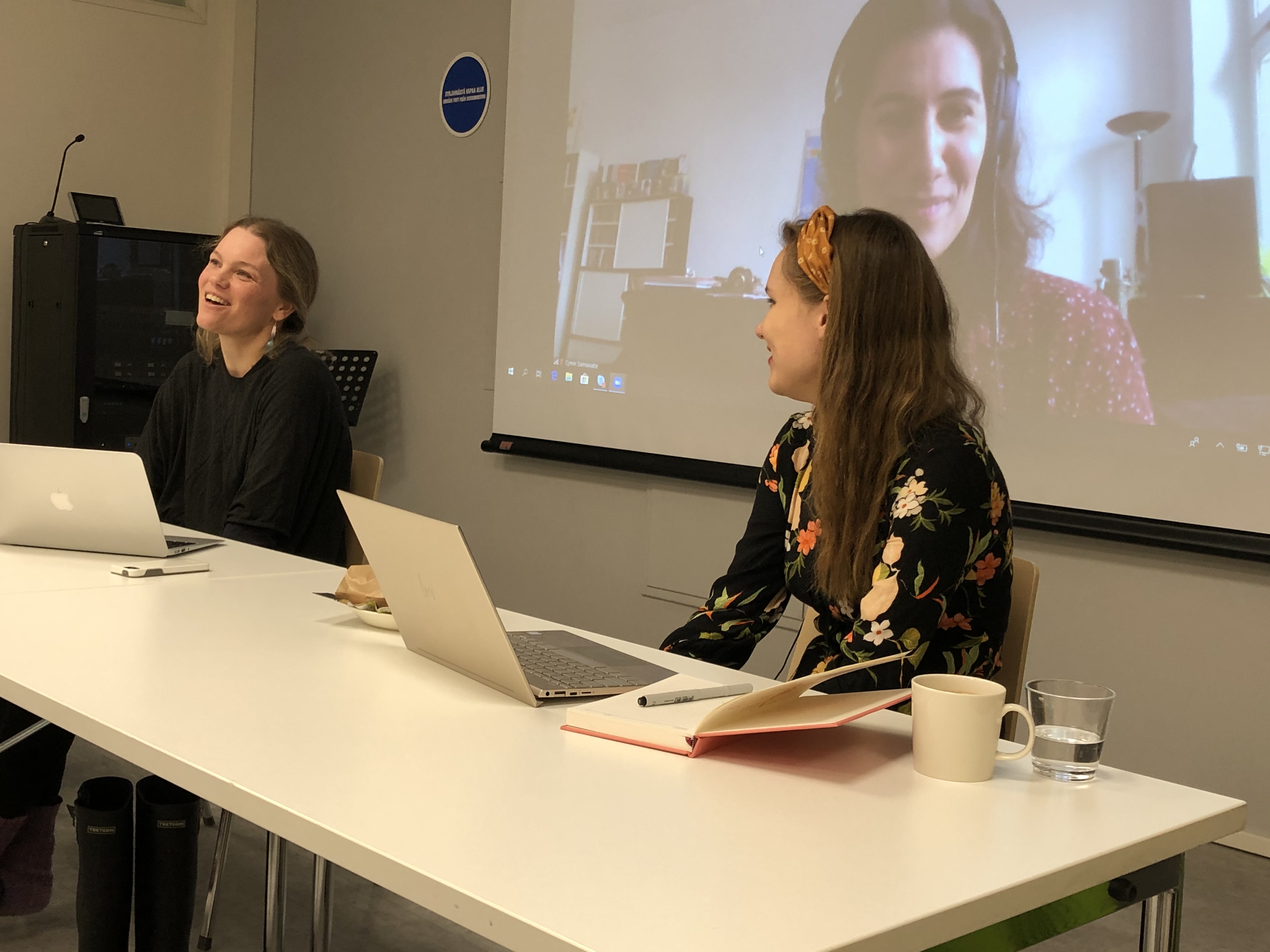 Drei Speakerinnen aus dem Musikbereich in der Diskussion bei Breakfast@Goethe