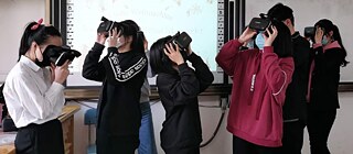 Virtual StudentXChange © © Ningbo Foreign Affairs School Virtual StudentXChange