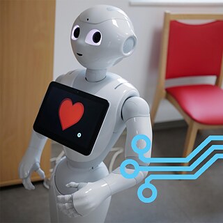 Was, wenn er Fehler macht? Der humanoide Roboter „Pepper“ arbeitet in einem Pflegeheim in Erlenbach.