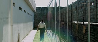 201015_Photo _ FEMALE JAILERS 2,3-1