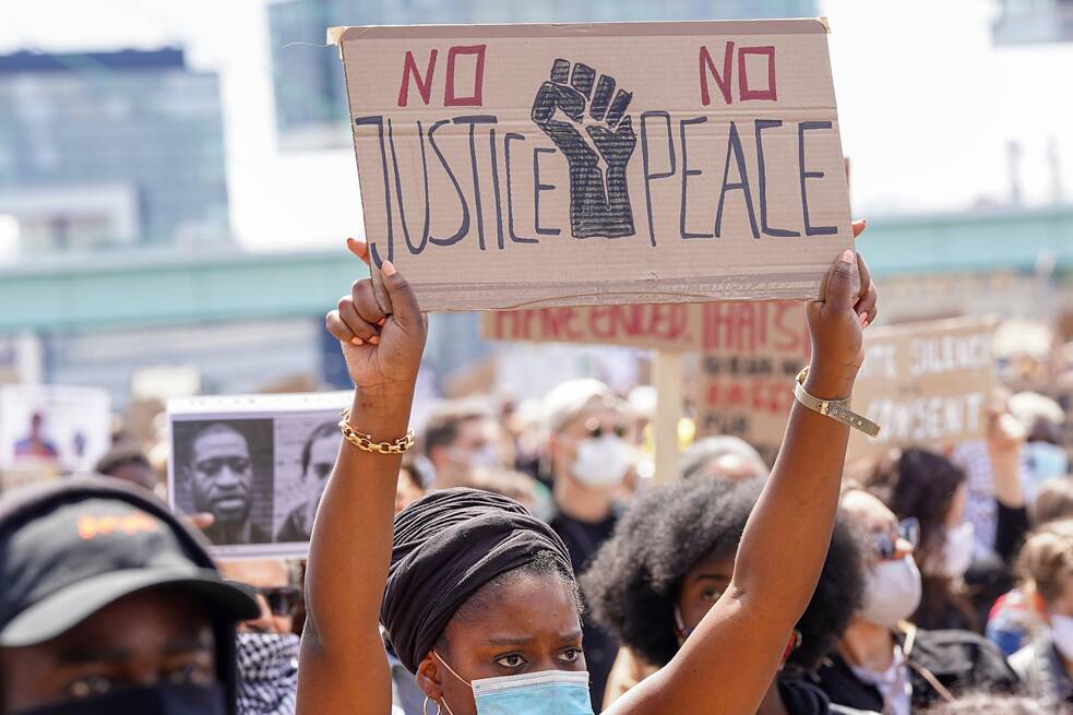 Rassismus – Black-Lives-Matter Demonstration am 6. Juni 2020 an der Deutzer Werft in Köln