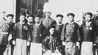 Qingdao, Prinz Tschun mit seinem Gefolge bei deutschen Offizieren