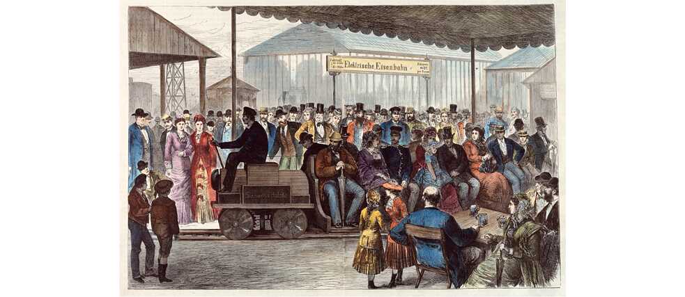 Präsentation der ersten elektrischen Eisenbahn in Berlin 1879: Karen Yeung sieht in der ersten Industriellen Revolution ein historisches Pendant zu unserer heutigen Situation. Unsere Lebensqualität hat sich damals zwar verbessert, in der Folge stehen wir aber nun vor einer dramatischen Klimakatastrophe. 