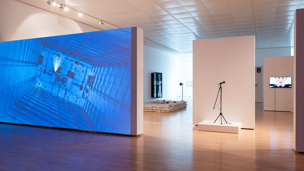 Eine audiovisuelle Installation in einer Galerie