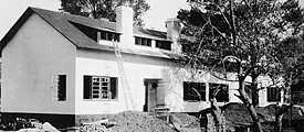 Typisiertes Block-Wohnhaus für vier Familien mit zweistöckigen Wohnungen, allem erdenklichen Komfort und mit Ziegelmauern nach dem Gerard-System Typ „C“ Kemerowo. Architekt: J. van Loghem // 1920er Jahre