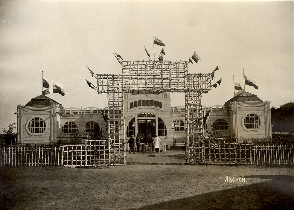 The First West-Siberian Agricultural, Forest, Trade, and Industry Exhibition. A fragment of the ethnographic display of the Tobolsk museum. Omsk // 1911