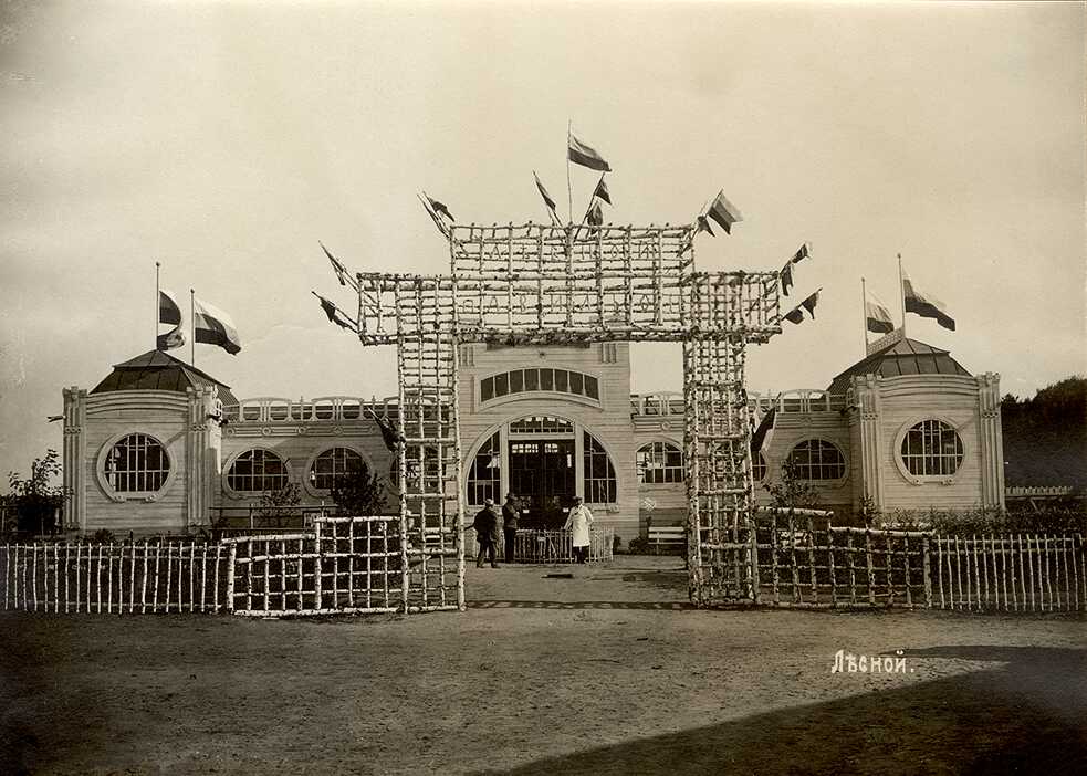 Erste West-Sibirische Landwirtschafts-, Wald-, Handels- und Industrieausstellung. Fragment der ethnografischen Exposition des Museums in Tobolsk. Omsk // 1911