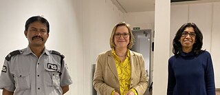 KvB Kolkata small © Ms. Leela Chinoy & Mr. Narayan Muhuri with Ms. Astrid Wege, Director <br> © Goethe-Institut / Max Mueller Bhavan Kolkata/Photo:Sharmistha Sarker KvB Kolkata small