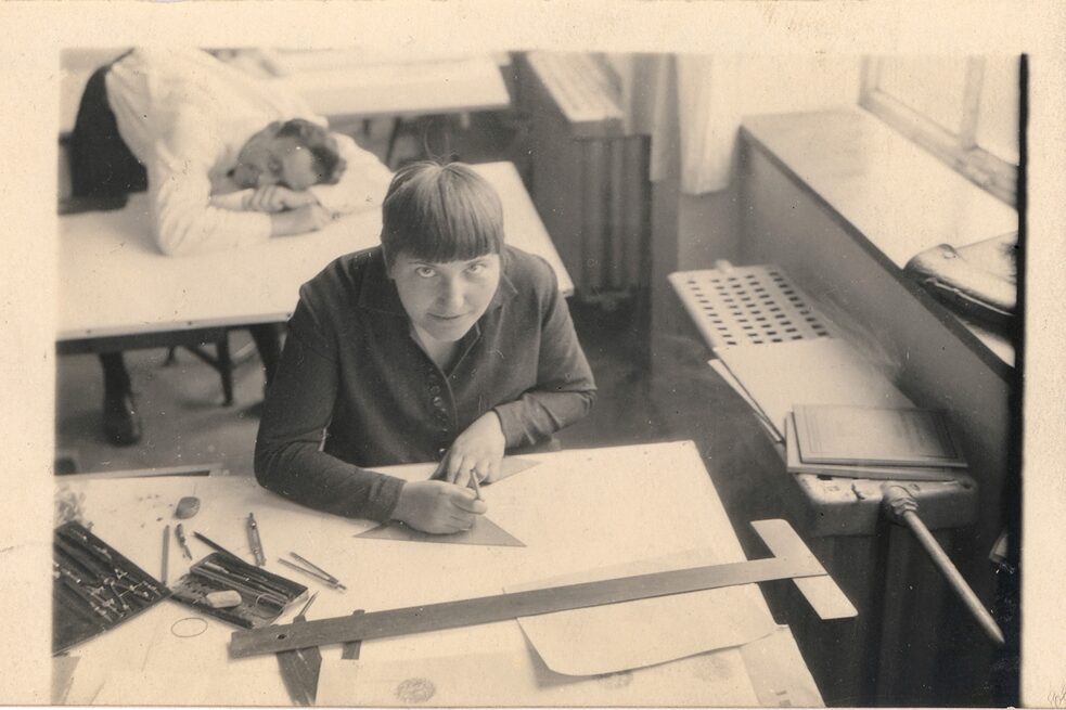 Lotte Beese am Bauhaus in Dessau, um 1928
