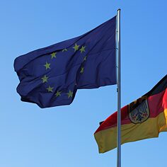 Europäische und deutsche Flagge