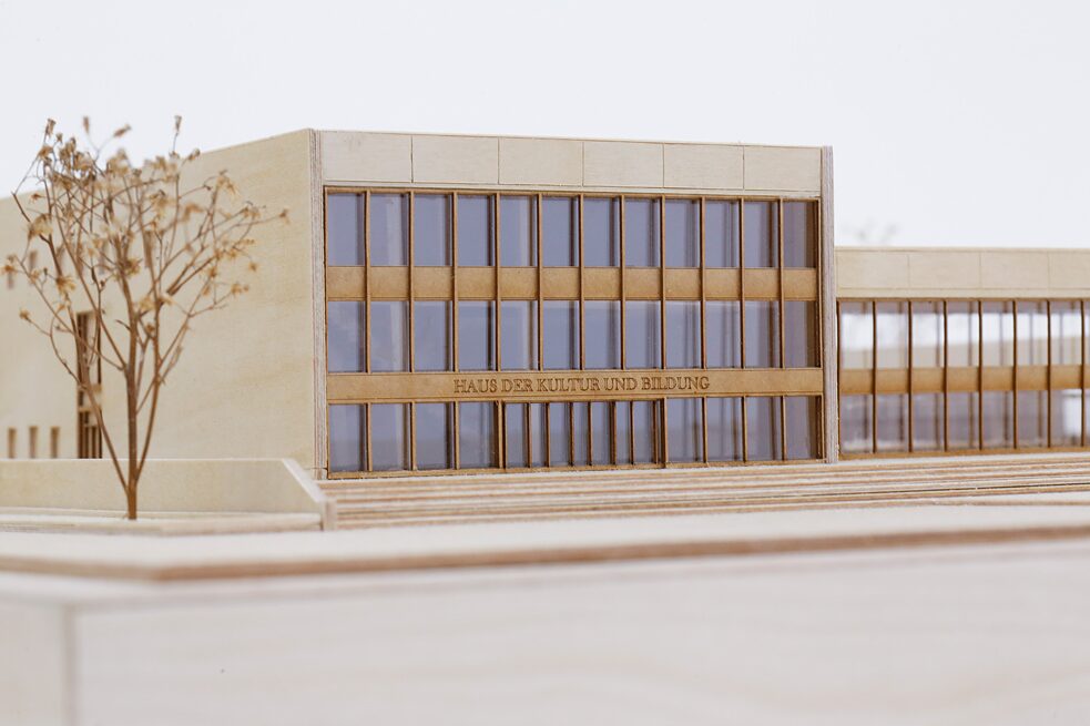 Haus der Kultur und Bildung Neubrandenburg, 1977